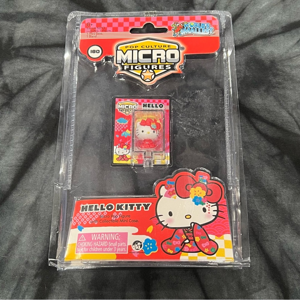 Hello kitty figure